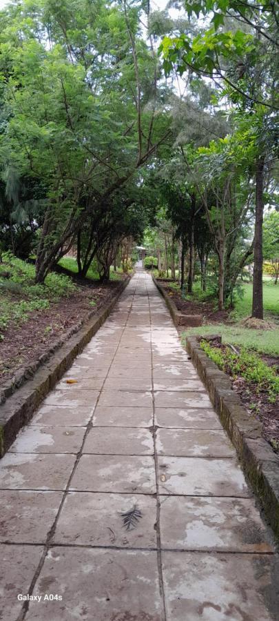 Esikar Gardens Hotel Narok Екстериор снимка