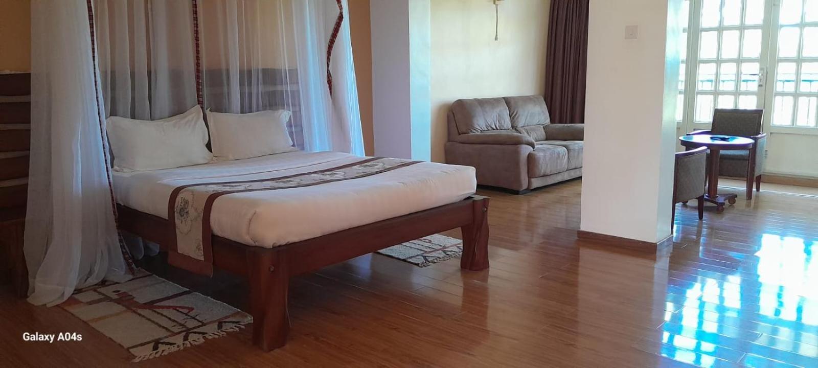 Esikar Gardens Hotel Narok Екстериор снимка