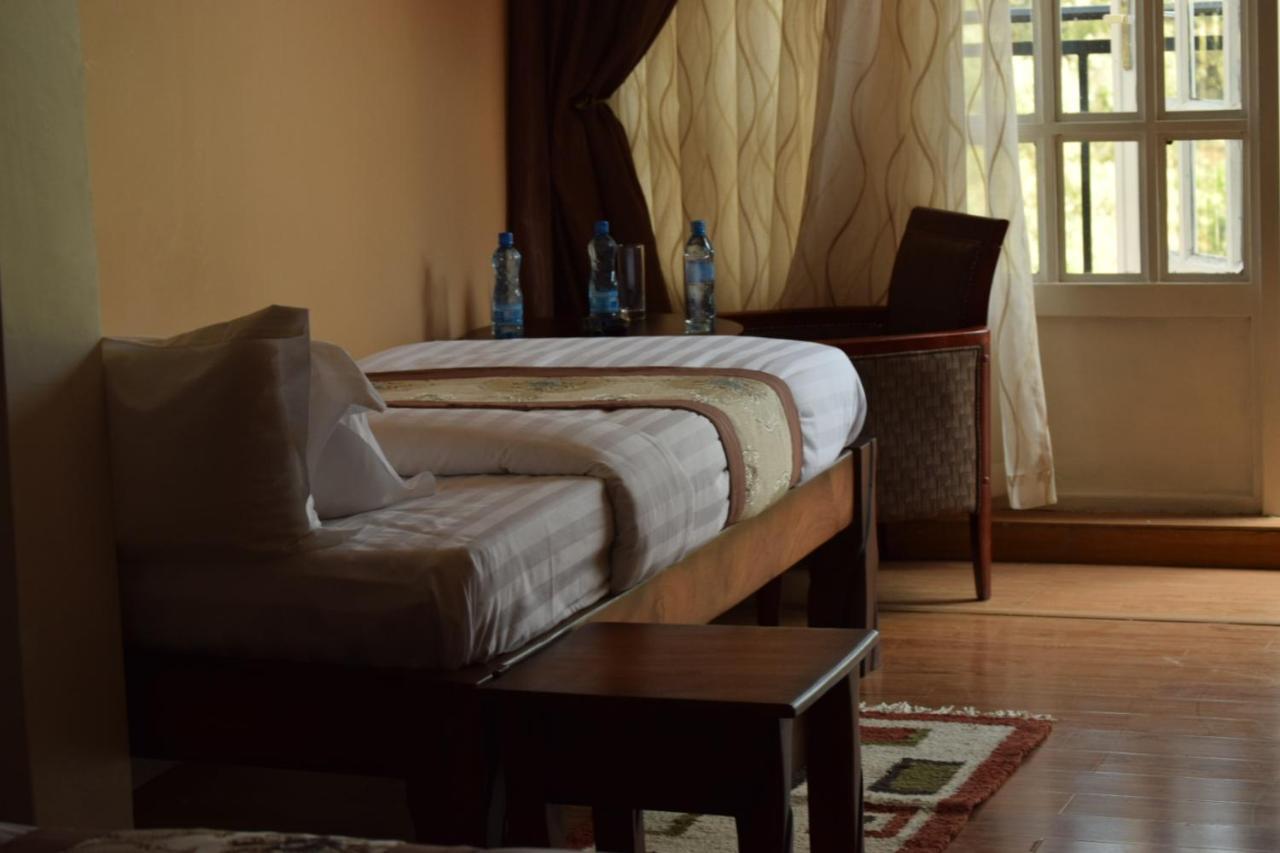 Esikar Gardens Hotel Narok Екстериор снимка