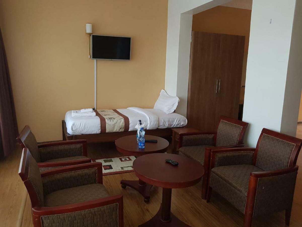Esikar Gardens Hotel Narok Екстериор снимка